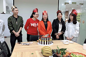 舉(ju)辦生日會(huì)